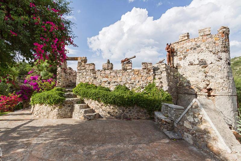 Hostal Medieval Берналь Экстерьер фото